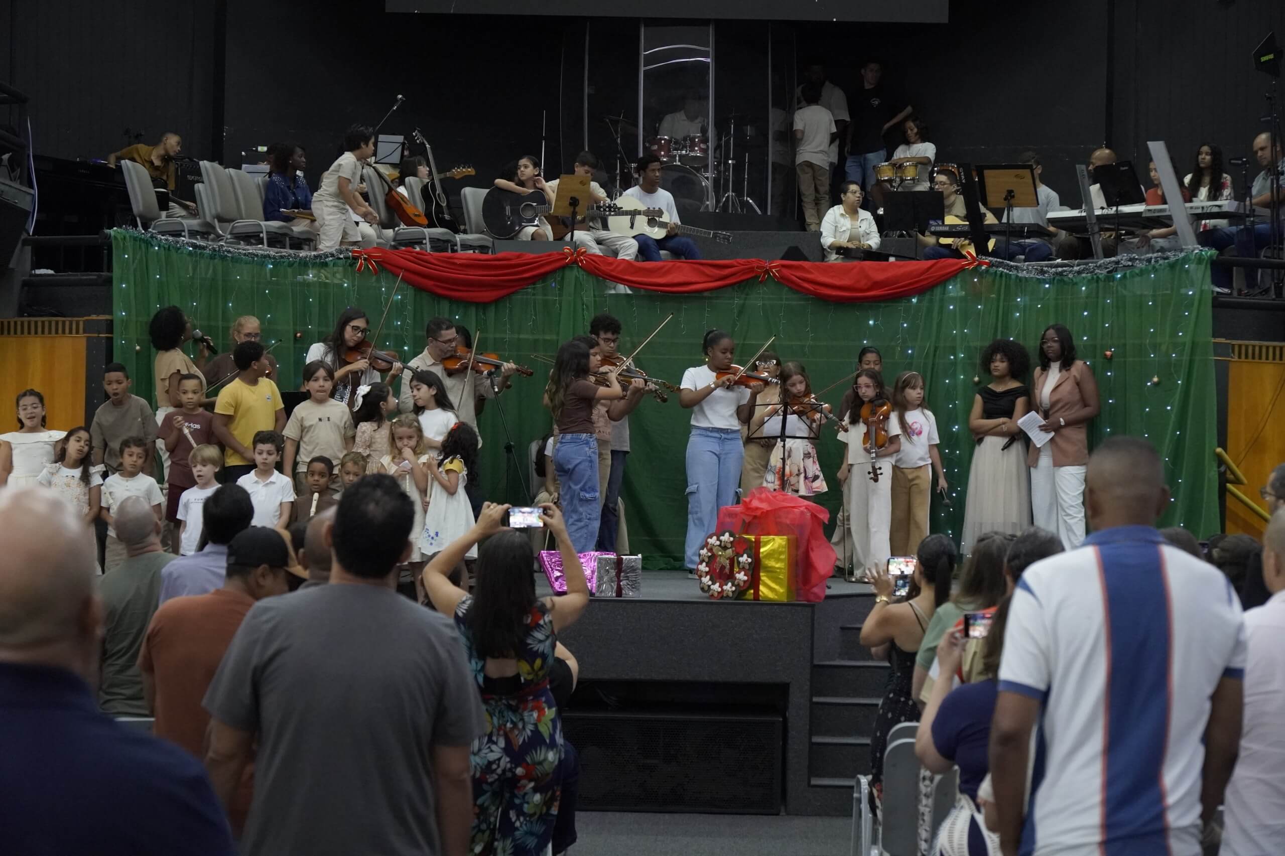 Escola de Música da ADVEC encerra 2025 com formatura e Recital de Natal “A Luz que veio ao mundo”